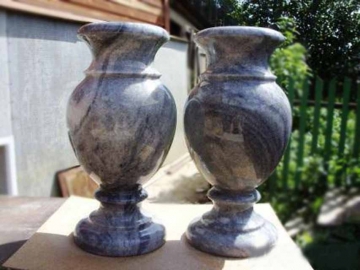 гранитные вазы