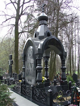мемориальный гранитный памятник на могилу