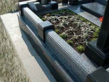 гранитная основа на могилу для цветов