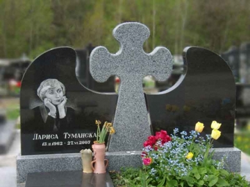 двойной надгробный гранитный памятник для кладбищ