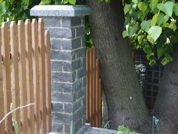 каменный забор для дома