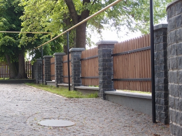 каменный забор для ограды