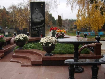 мемориальный каменный памятник для могилы