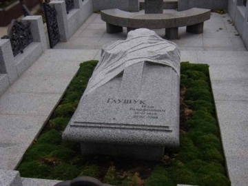 мемориальный каменный памятник для могилы