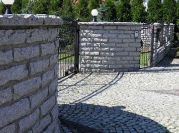 забор гранитный для ограды